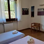 Among Olive Trees And Vineyards In Complete Relax - Torreselle Daire *