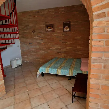 Among Olive Trees And Vineyards In Complete Relax - Torreselle Daire *